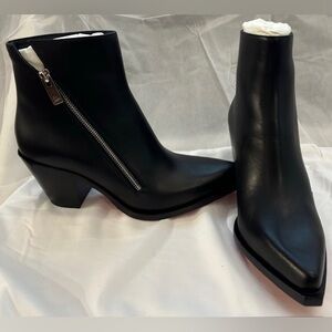 Louboutin Santiazip 65 Calf Shine boots. Size 38. New and never worn.